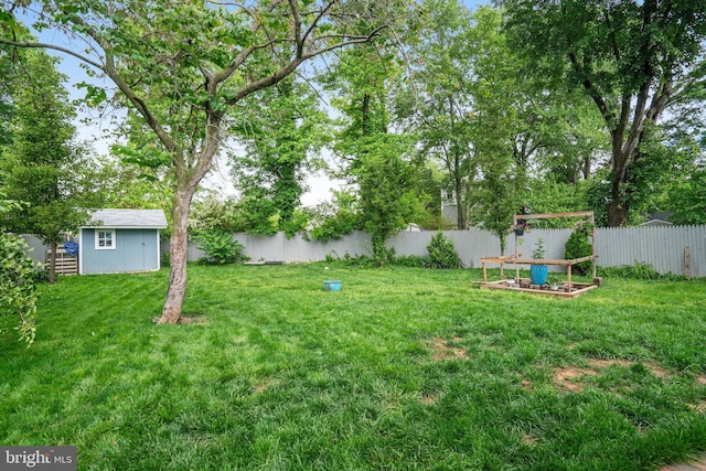 8102 Wingfield Pl, Alexandria, VA 22308 - view of yard featuring an outdoor structure and a storage unit