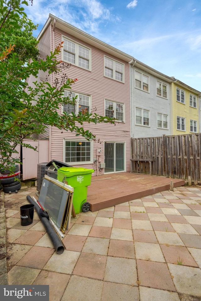 2836 Beechtree Ln, Woodbridge, VA 22191 - rear view of house featuring a wooden deck