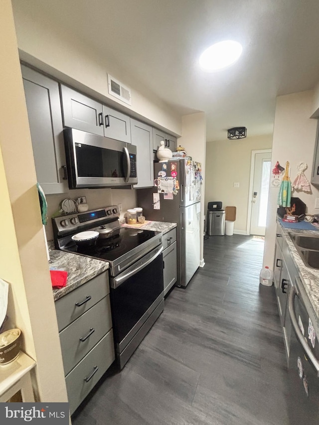 15 Country Oak Ln, Egg Harbor Township, NJ 08234 - kitchen with stainless steel appliances, gray cabinets, a sink, and dark wood finished floors