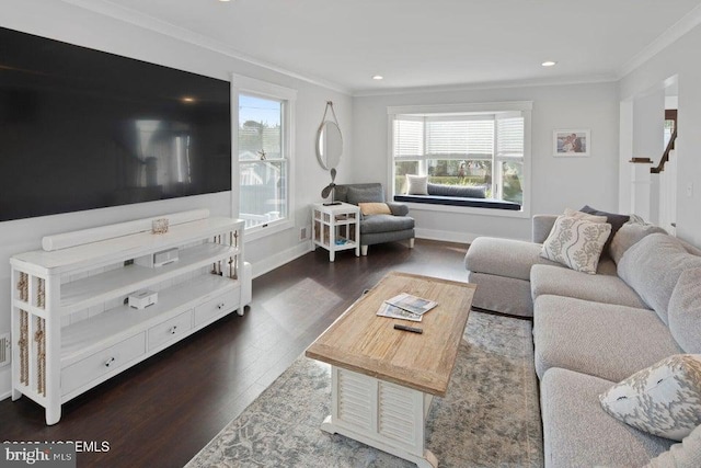 living room with healthy amount of natural light, ornamental molding, wood finished floors, baseboards, and recessed lighting