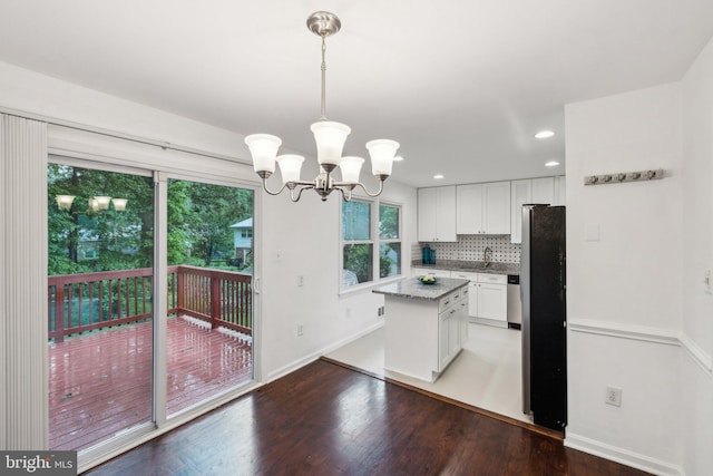 12991 Orleans St, Woodbridge, VA 22192 - kitchen featuring white cabinetry, a chandelier, light wood-style flooring, a kitchen island, and a sink