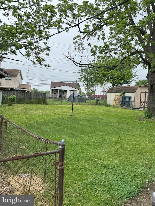 view of yard featuring a storage shed and an outdoor structure