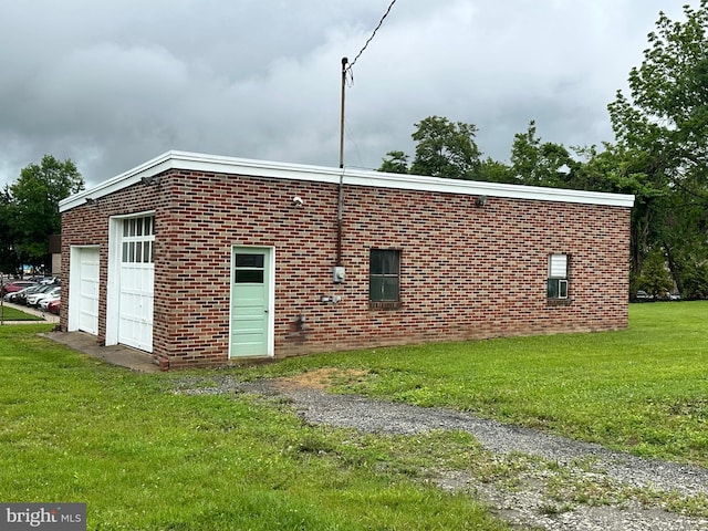 3333 Stone Ridge Rd, York, PA 17402 - view of side of property with brick siding, a yard, and a garage
