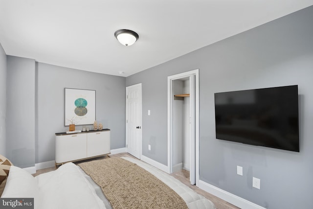 bedroom with baseboards and a closet