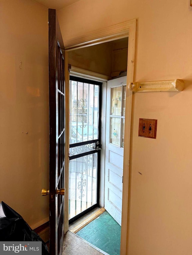 446 N Daggett St, Philadelphia, PA 19151 - entryway with plenty of natural light