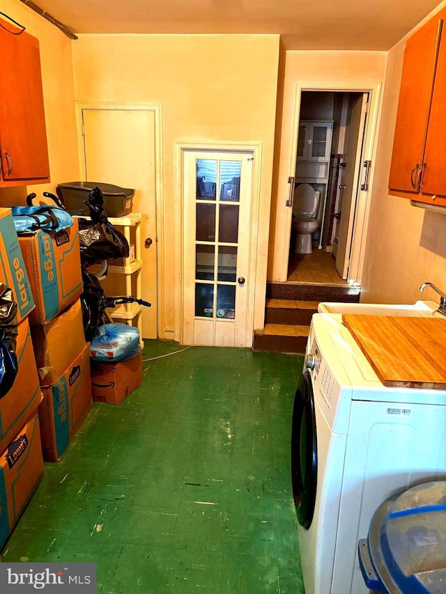 446 N Daggett St, Philadelphia, PA 19151 - laundry room featuring washer / clothes dryer and cabinet space