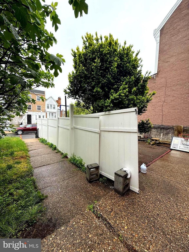 446 N Daggett St, Philadelphia, PA 19151 - view of yard with fence