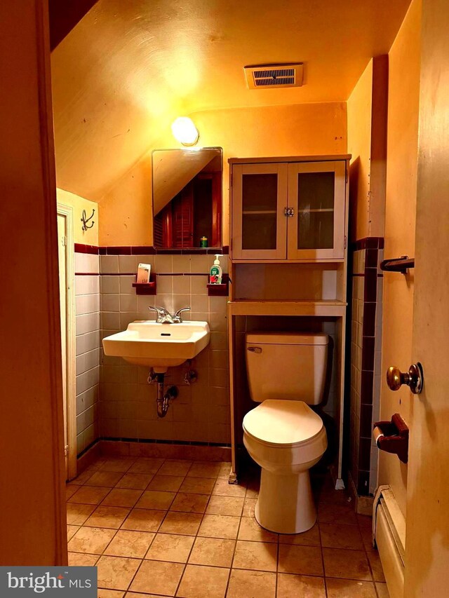 446 N Daggett St, Philadelphia, PA 19151 - bathroom featuring a sink, toilet, tile patterned flooring, tile walls, and vaulted ceiling