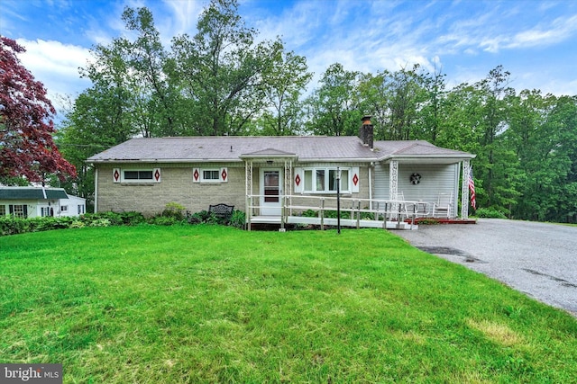 287 Chestnut Hill Rd, York, PA 17402 - ranch-style home featuring a chimney, a front lawn, and covered porch