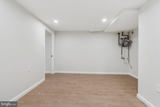 finished below grade area featuring recessed lighting, light wood-style flooring, and baseboards