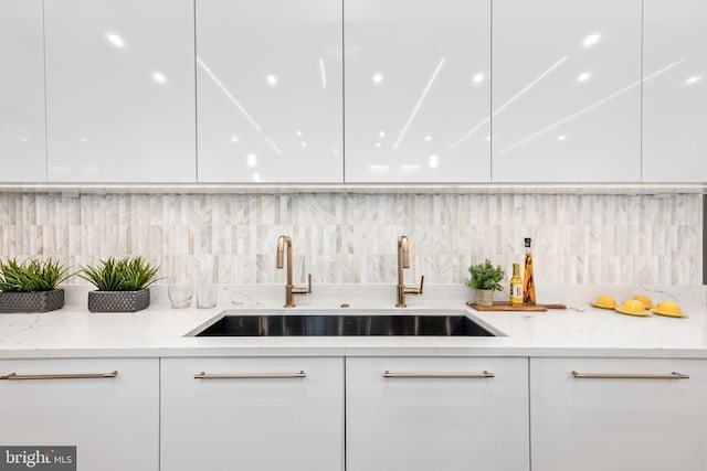3554 Military Rd, Arlington, VA 22207 - indoor wet bar featuring decorative backsplash