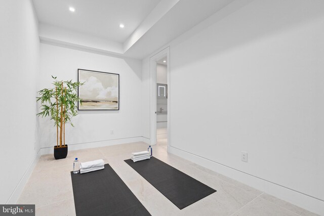 3554 Military Rd, Arlington, VA 22207 - workout room featuring recessed lighting, a tray ceiling, and baseboards