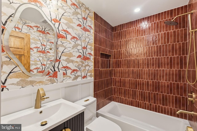 728 S Warnock St, Philadelphia, PA 19147 - full bath with toilet, washtub / shower combination, vanity, and recessed lighting