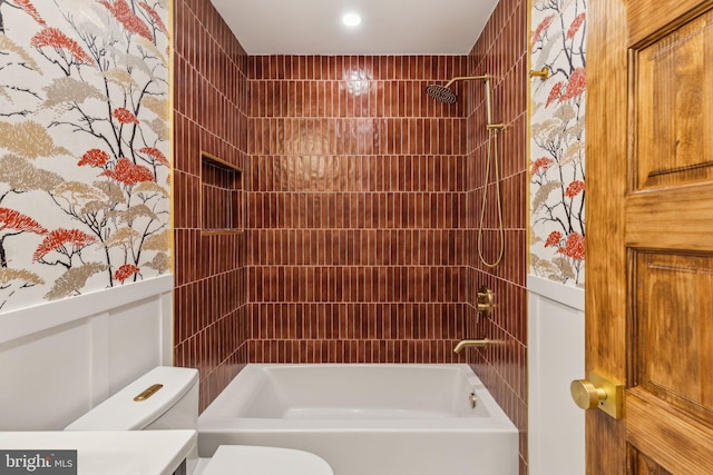 728 S Warnock St, Philadelphia, PA 19147 - bathroom featuring toilet, shower / tub combination, and recessed lighting