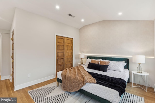 728 S Warnock St, Philadelphia, PA 19147 - bedroom featuring light wood-style floors, vaulted ceiling, recessed lighting, and baseboards