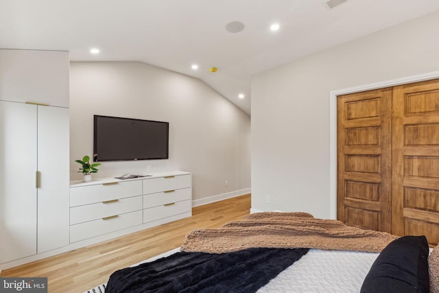 728 S Warnock St, Philadelphia, PA 19147 - bedroom featuring recessed lighting, light wood-style flooring, vaulted ceiling, and baseboards