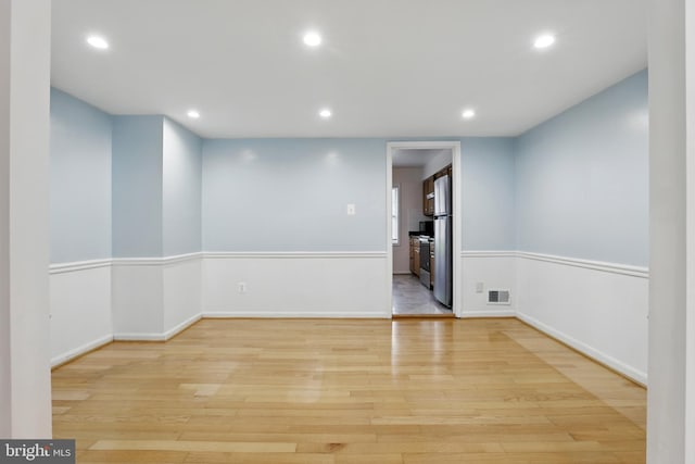 unfurnished room featuring light wood-type flooring, recessed lighting, and baseboards