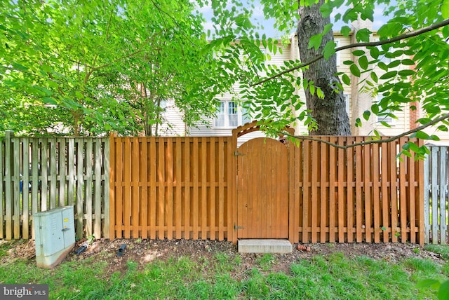 9882 High Water Ct, Burke, VA 22015 - view of gate
