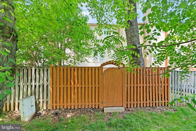 9882 High Water Ct, Burke, VA 22015 - view of yard