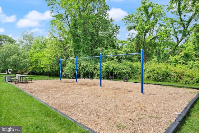 9882 High Water Ct, Burke, VA 22015 - view of property's community with a lawn