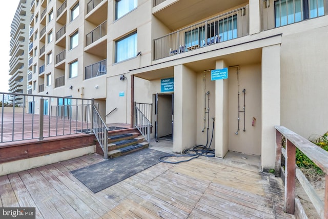 10002 Coastal Hwy Unit 611, Ocean City, MD 21842 - property entrance with stucco siding and a balcony