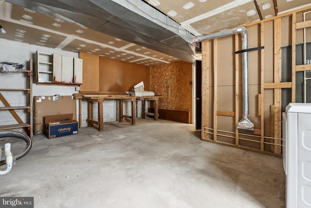 552 Elizabeth Ln, Glen Burnie, MD 21061 - unfinished below grade area with washer / dryer