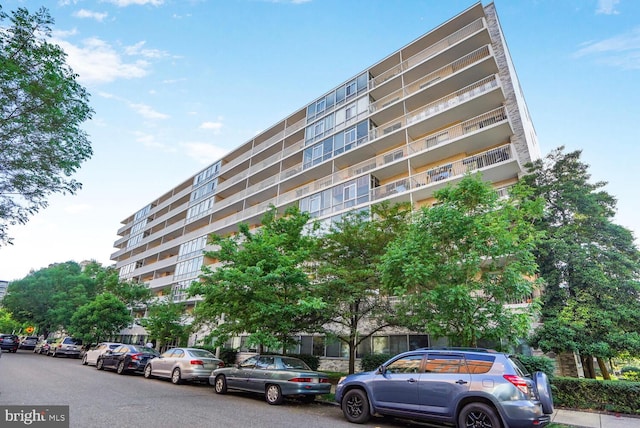 view of apartment building / complex