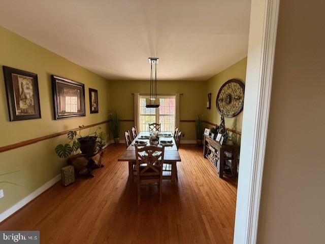 15920 River Bend Ct, Williamsport, MD 21795 - dining area with wood finished floors and baseboards