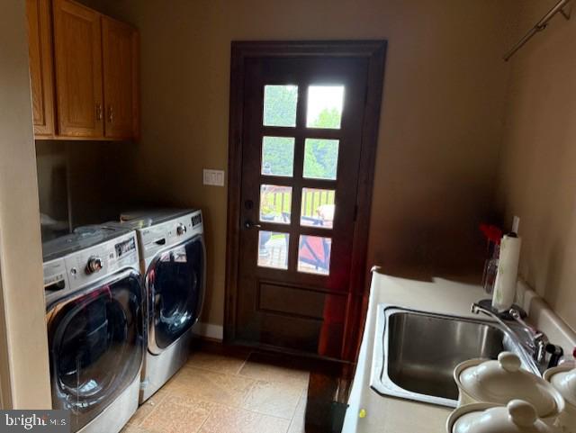 15920 River Bend Ct, Williamsport, MD 21795 - clothes washing area featuring washing machine and dryer, cabinet space, and baseboards