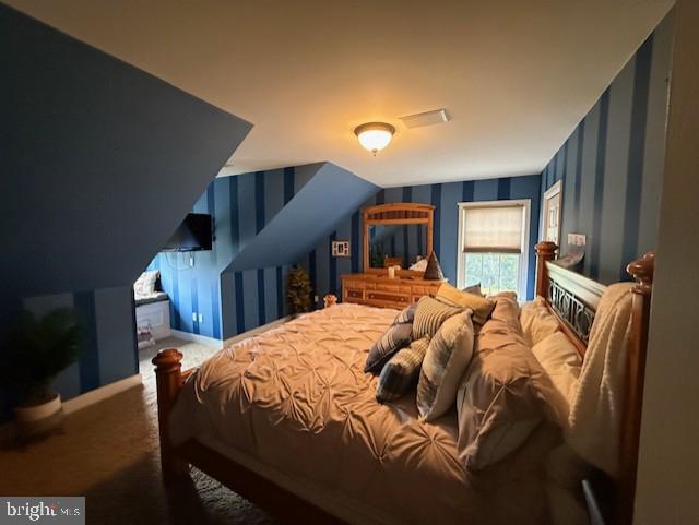 15920 River Bend Ct, Williamsport, MD 21795 - carpeted bedroom featuring wallpapered walls