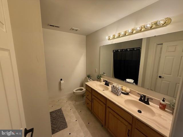 15920 River Bend Ct, Williamsport, MD 21795 - full bathroom featuring toilet, double vanity, and baseboards