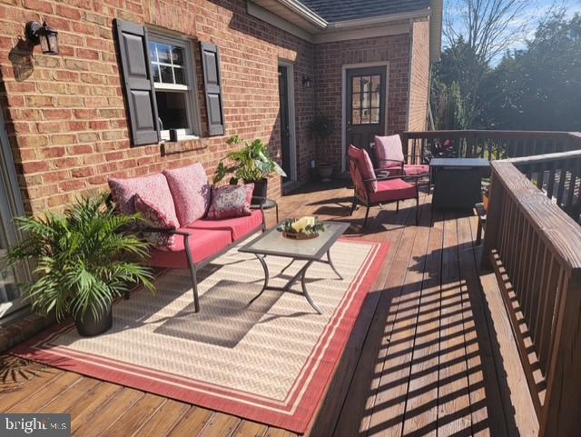 15920 River Bend Ct, Williamsport, MD 21795 - deck featuring an outdoor hangout area