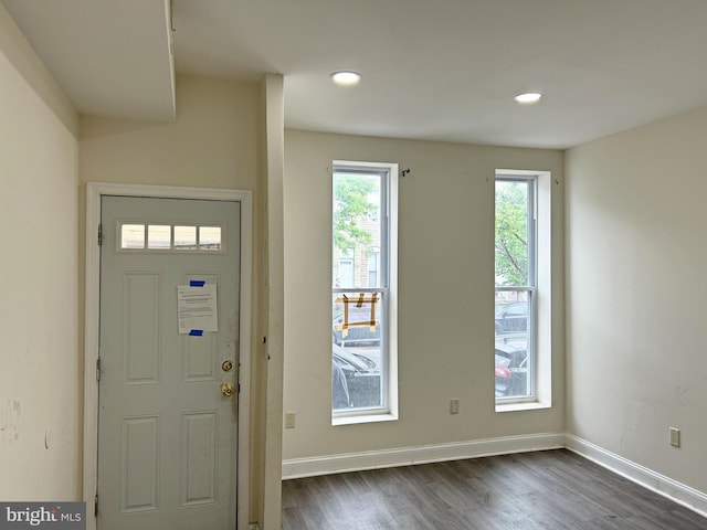 foyer featuring dark wood finished floors, baseboards, and recessed lighting