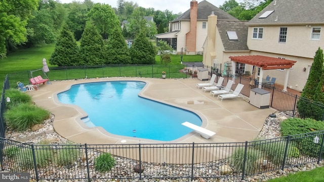 306 Springbrook Ct, Hockessin, DE 19707 - view of swimming pool featuring a patio area, a pergola, and a diving board