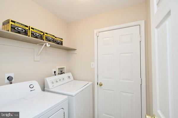 laundry area featuring washing machine and clothes dryer