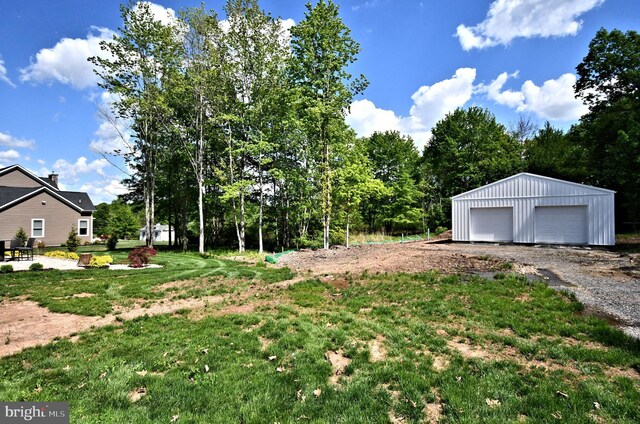 130 Schultz Rd, Sellersville, PA 18960 - view of grassy yard featuring a garage and an outdoor structure
