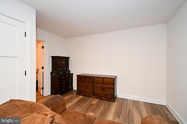 130 Schultz Rd, Sellersville, PA 18960 - sitting room with wood finished floors and baseboards