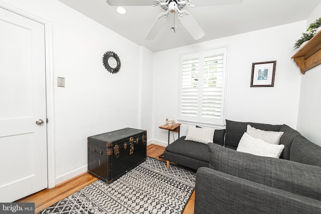 living room with light wood-style floors, a ceiling fan, recessed lighting, and baseboards
