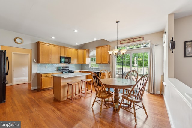 dining room featuring light wood-type flooring, a chandelier, baseboards, and recessed lighting