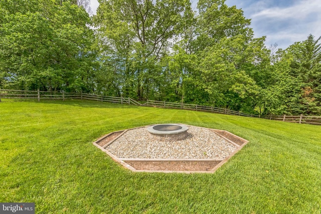 view of yard featuring an outdoor fire pit