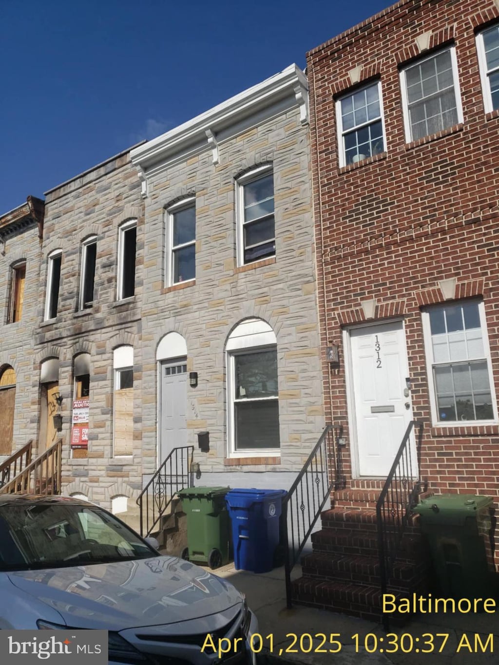 townhome / multi-family property with entry steps and stone siding