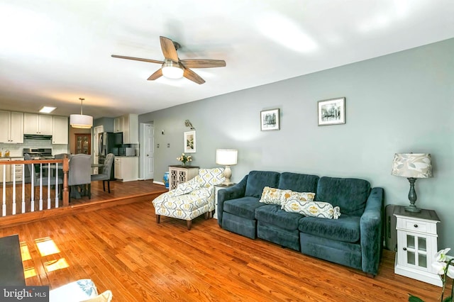 16068 Hayes Ln, Woodbridge, VA 22191 - living area featuring ceiling fan and light wood-type flooring