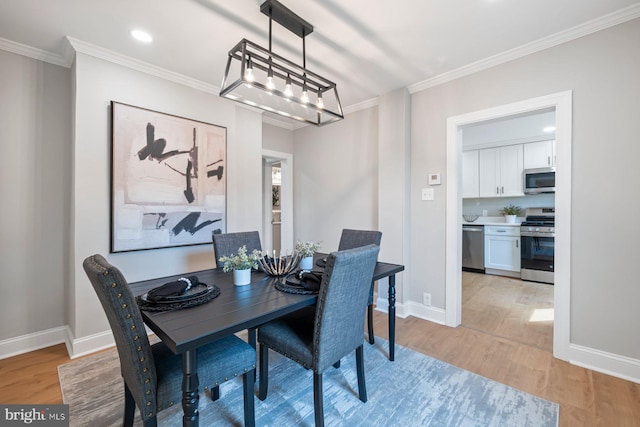 4914 22nd St N, Arlington, VA 22207 - dining area with light wood finished floors, crown molding, baseboards, a chandelier, and recessed lighting