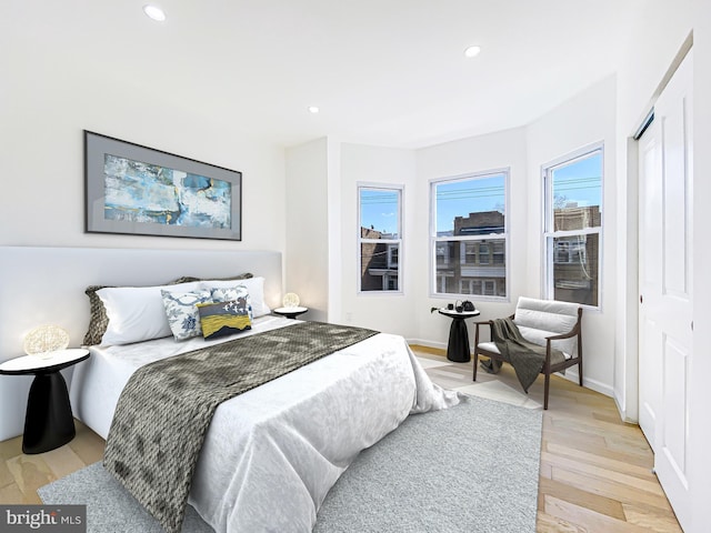 bedroom featuring light wood-style floors, recessed lighting, and baseboards