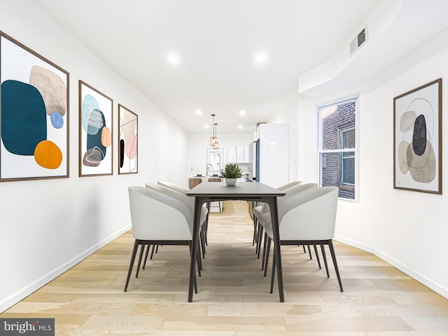 dining area with light wood-style flooring, recessed lighting, and baseboards