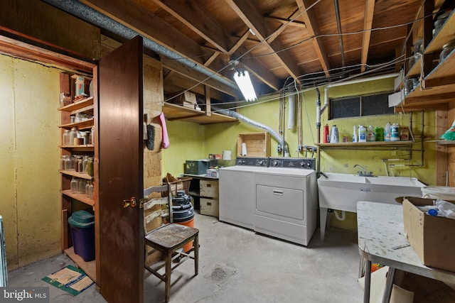 laundry area featuring washing machine and clothes dryer