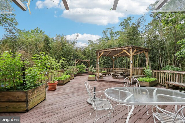 5417 Gary Pl, Alexandria, VA 22311 - wooden terrace with outdoor dining space