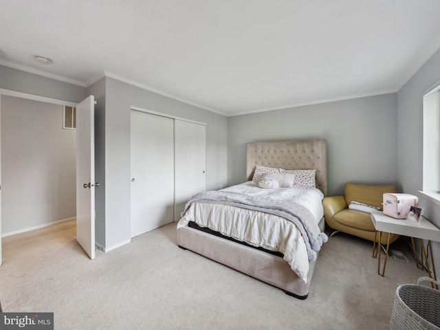 11041 Solaridge Dr, Reston, VA 20191 - bedroom with carpet, crown molding, a closet, and baseboards
