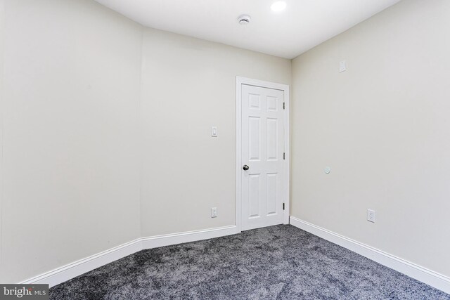 unfurnished room with carpet, a smoke detector, baseboards, and recessed lighting