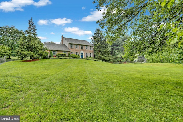 view of green lawn